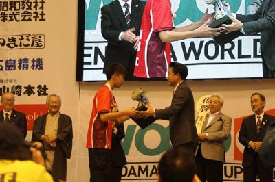 トロフィー贈呈