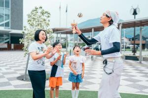 なぎな海・島看板家族写真