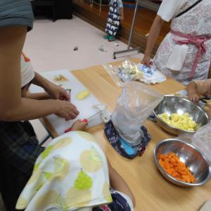 カレー材料切る