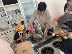 お米を研いでいる様子2