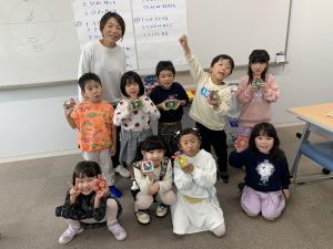 完成した作品と集合写真