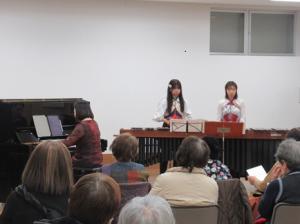 打楽器とピアノ演奏の様子