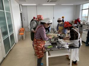 運営スタッフ調理の様子