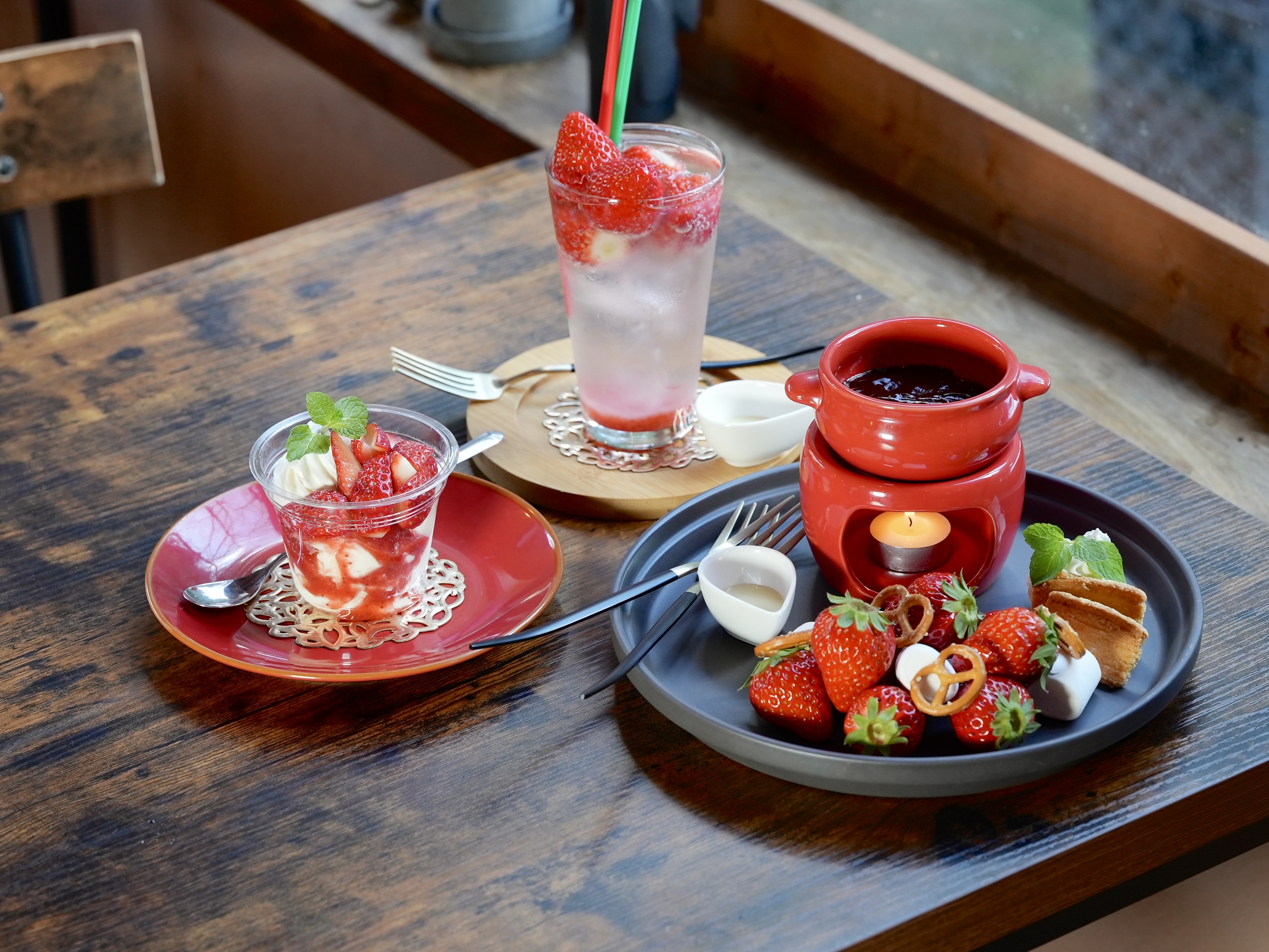 いちごのチョコレートフォンデュ 練乳いちごソーダ いちごのパンナコッタ