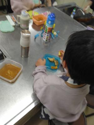 ピーナッツ食べる