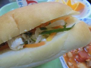 吉和学校給食センターの広島とベトナムを旅するサンド！広島レモンミーで世界へGo！