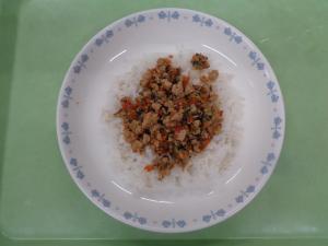 宮島学校給食センターのガパオライスの写真