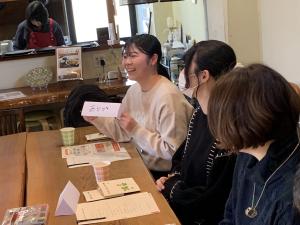 自己紹介の様子（女性）