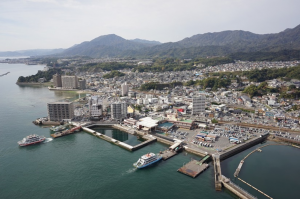 宮島側から見た宮島口地区の航空写真